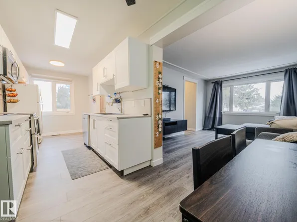 21 F Callingwood Ct NW, Edmonton, AB T5T 0H5