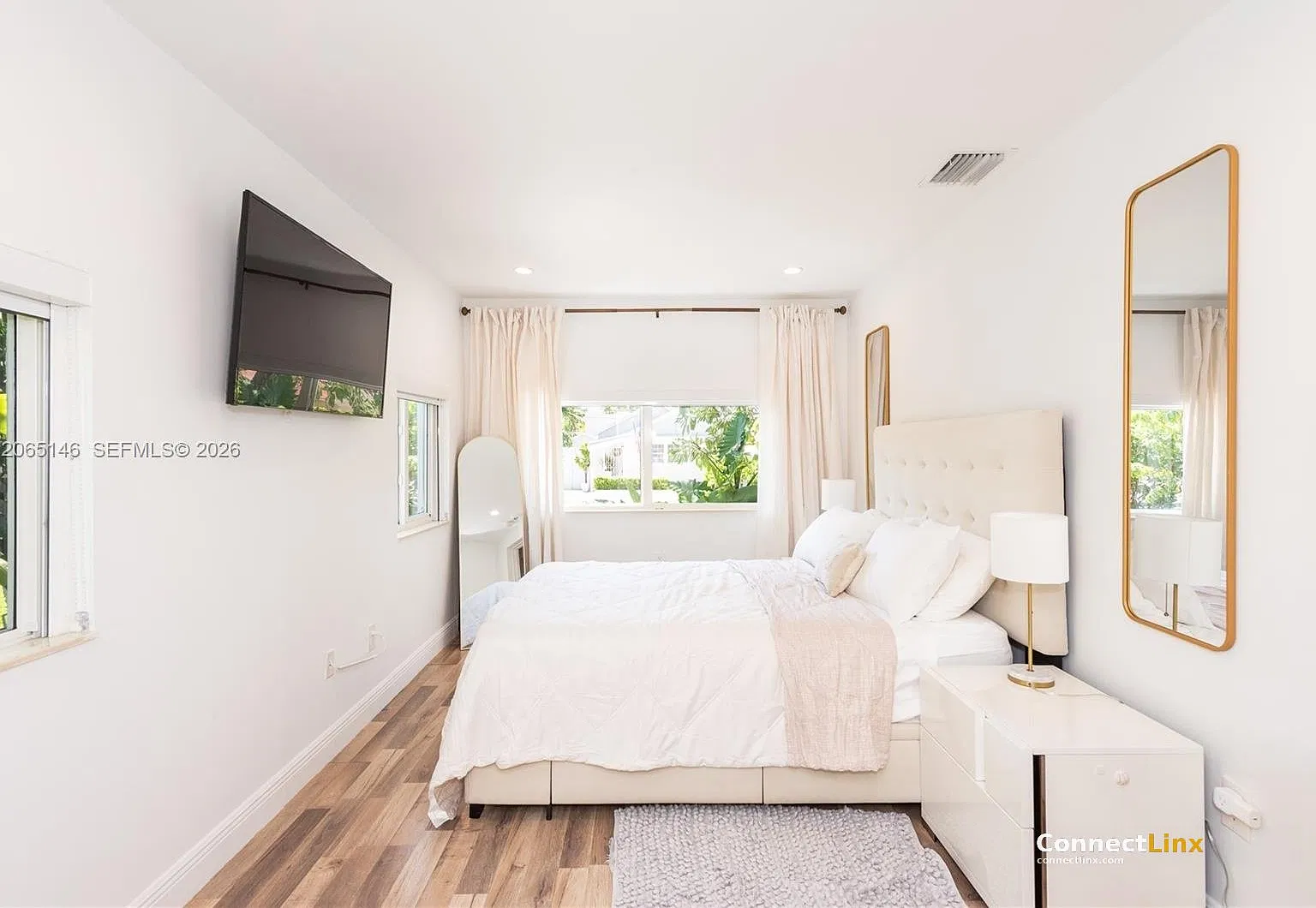 1450 SW 20th Ave — Photo 3