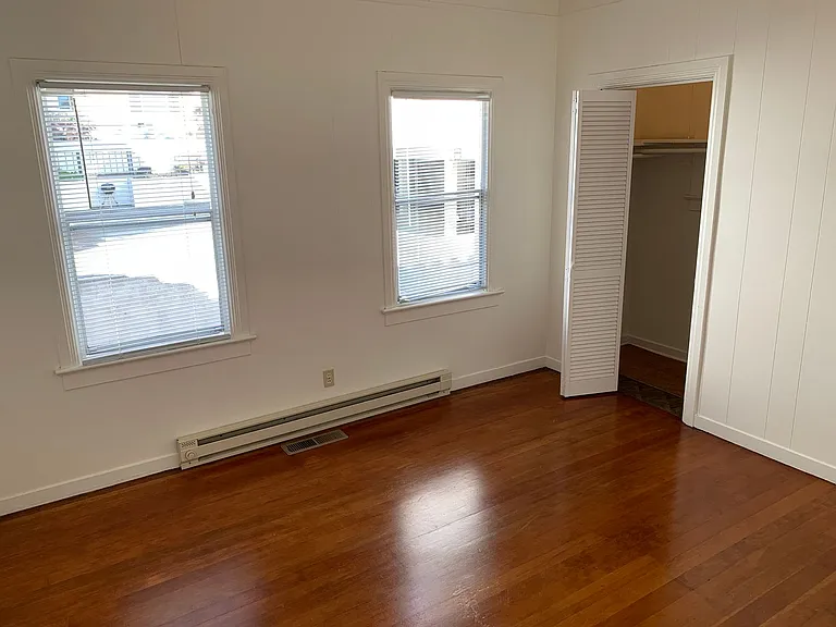 560 Jefferson St — Photo 13