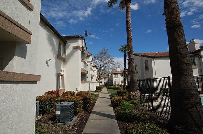 2nd image of 8020 Walerga Rd Unit 1053
