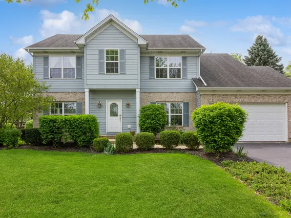 705 Queens Gate Cir, Sugar Grove, IL 60554