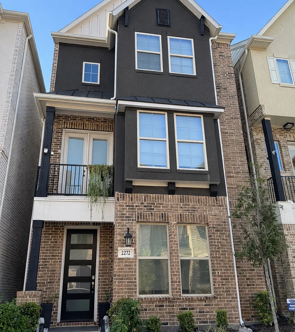 3 bed, 3.5 bath, 2181 sqft, $2,800 — Photo 1