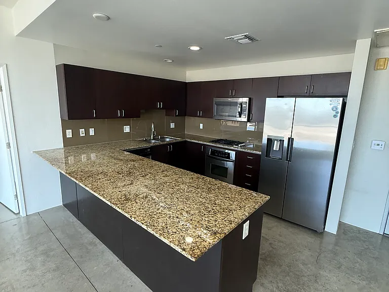 285 W 6th St #525 — Photo 34