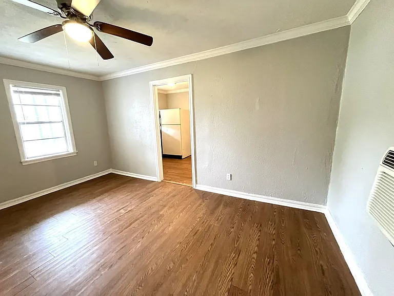 313 W Peach St — Photo 4