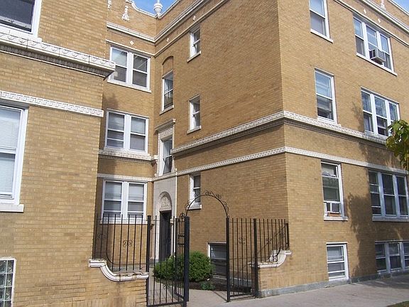 2nd image of 2004-2010 W Leland Ave #4700-4704