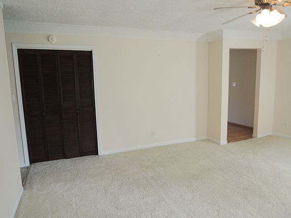 4th image of 827 Vine St
