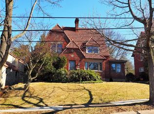215 Outlook Dr, Mt Lebanon, PA