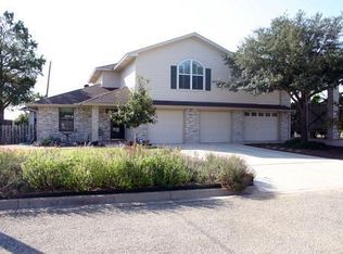 1500 Meadow Ln, Lockhart, TX 78644