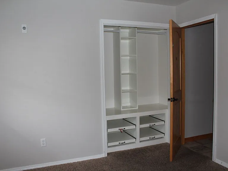2217 Laneway Cir — Photo 16
