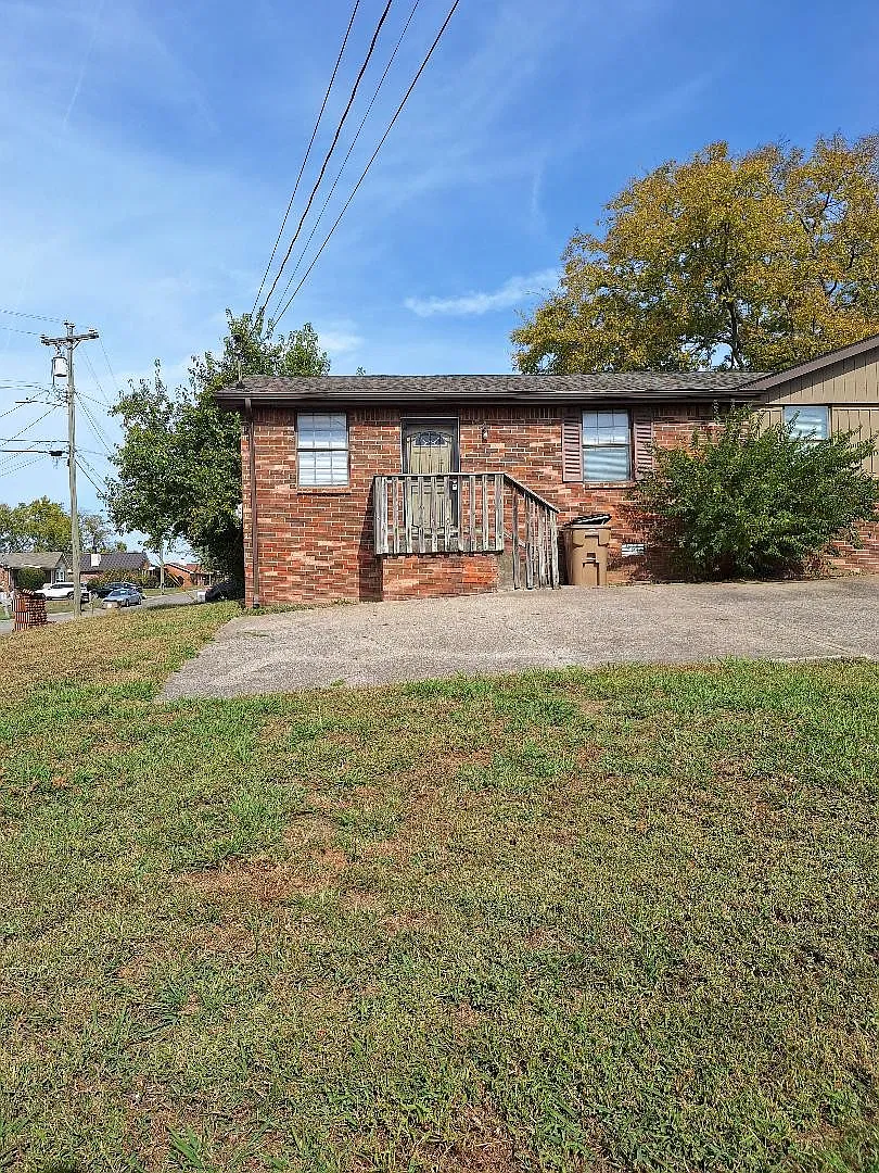 2 bed, 1.0 bath, 769 sqft, $1,150 — Photo 1