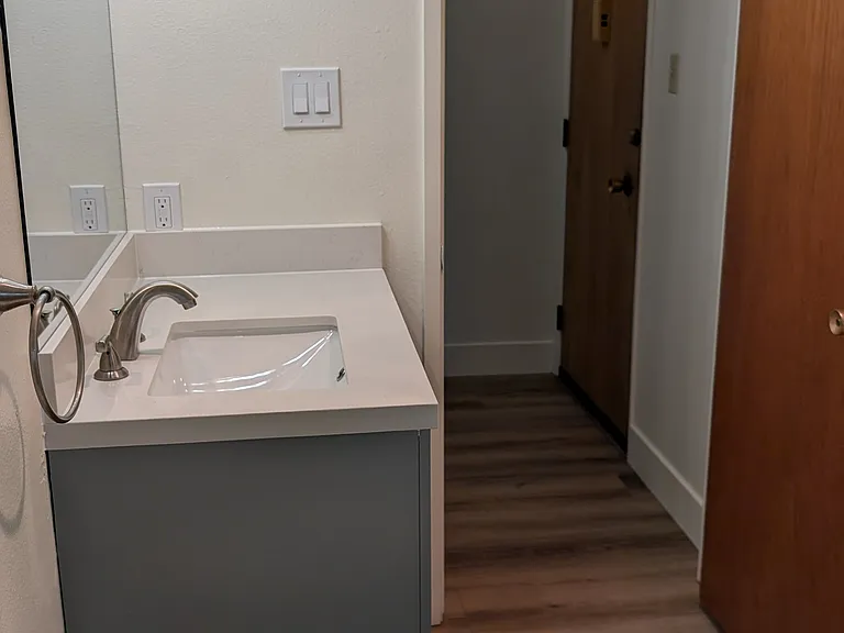 1037 Grand Ave #2 — Photo 5