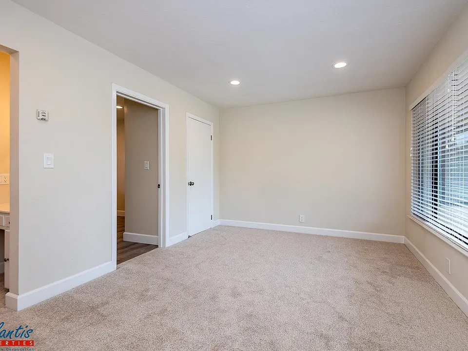 1280 Brookfield Ave