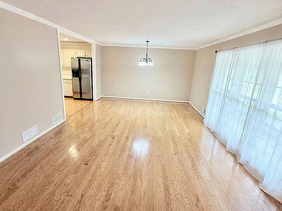 3rd image of 300 Quailwood Dr