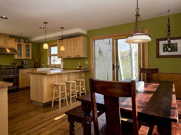 5th image of 90 Highland Cir