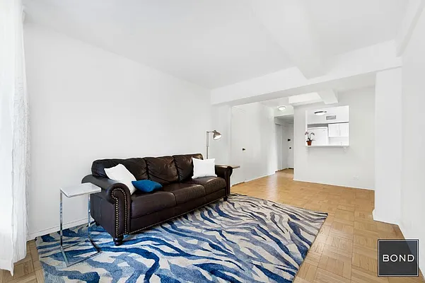 Sold by Bond New York | media 3