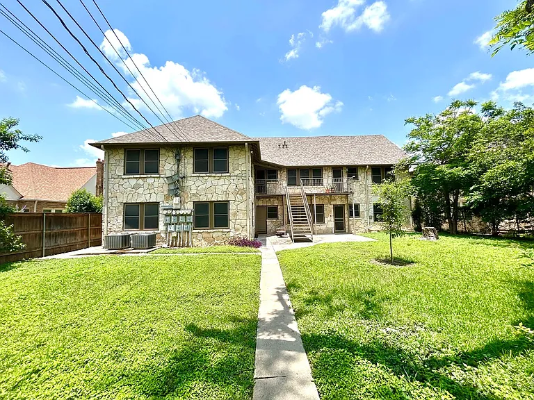 218 E Rosewood Ave — Photo 18
