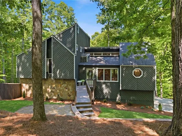 1075 Pine Grove Pointe Dr, Roswell, GA 30075