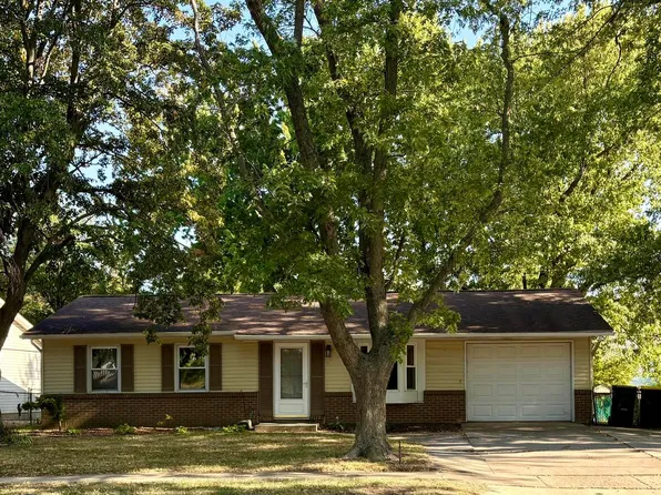 1401 Dillon Dr, Normal, IL 61761