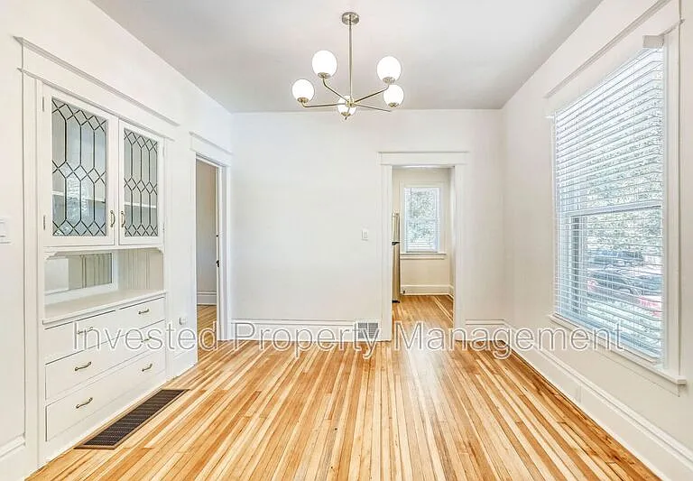 3027 N Hooker St — Photo 7