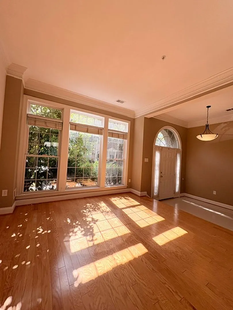 1115 Havencrest Street — Photo 3