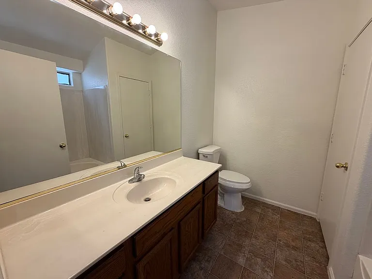 16248 W Moreland St — Photo 20