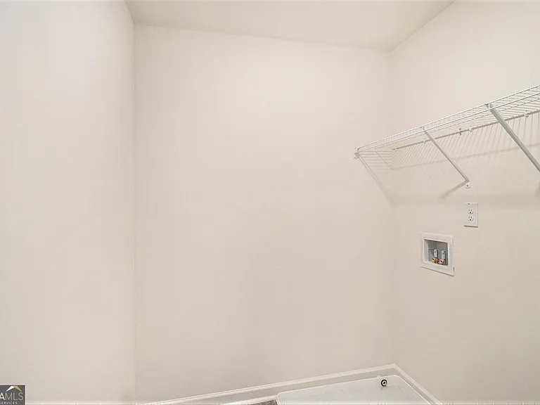 568 Whitman Ln — Photo 31