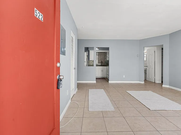 522 Florida Ave — Photo 4
