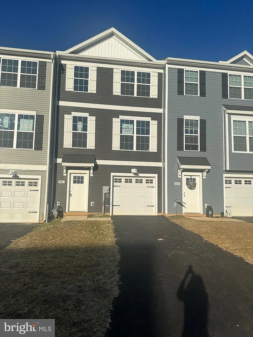 304 Avon Dr — Photo 4