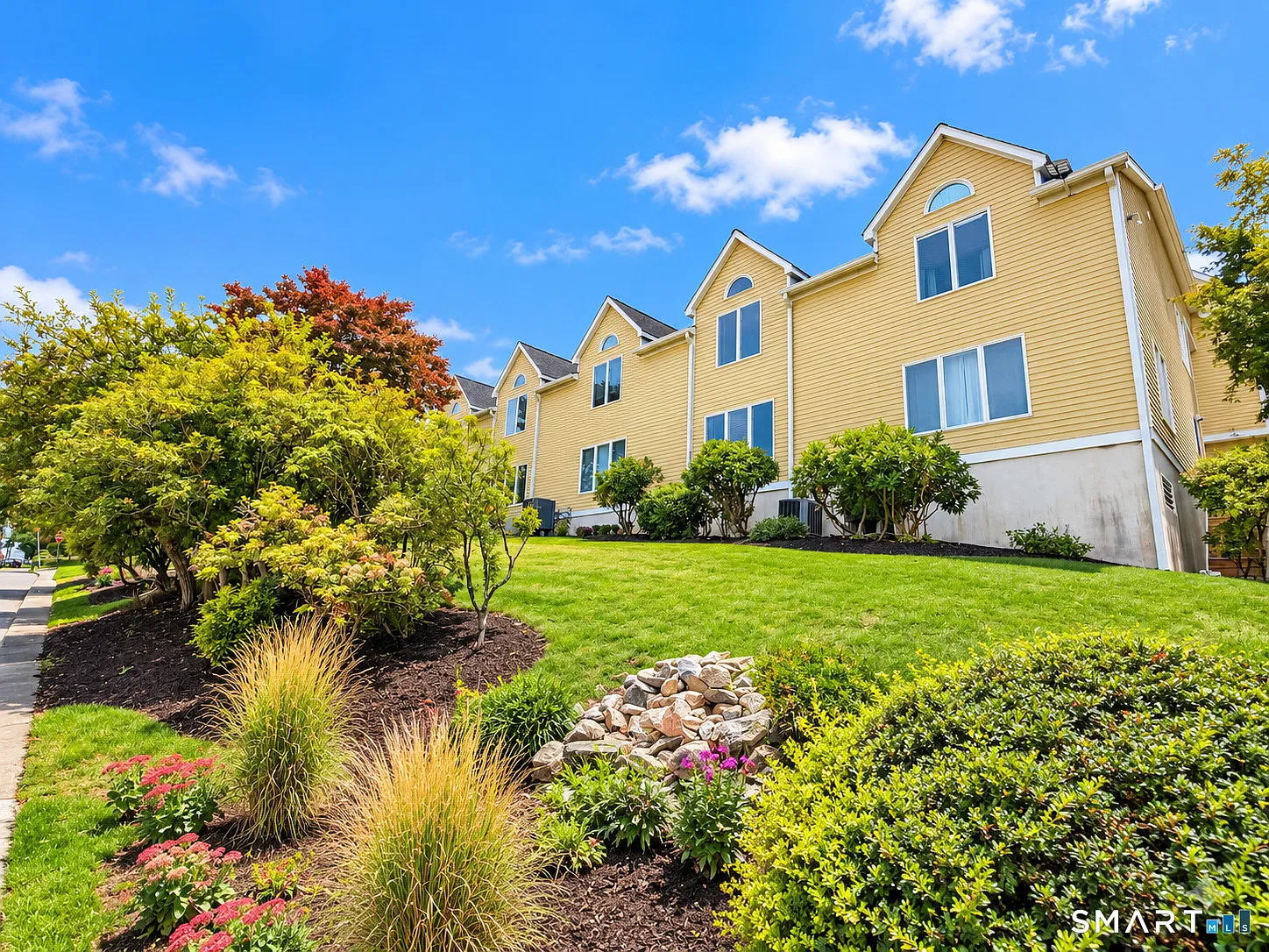 2 bed, 1.5 bath, 1003 sqft, $3,000 — Photo 1