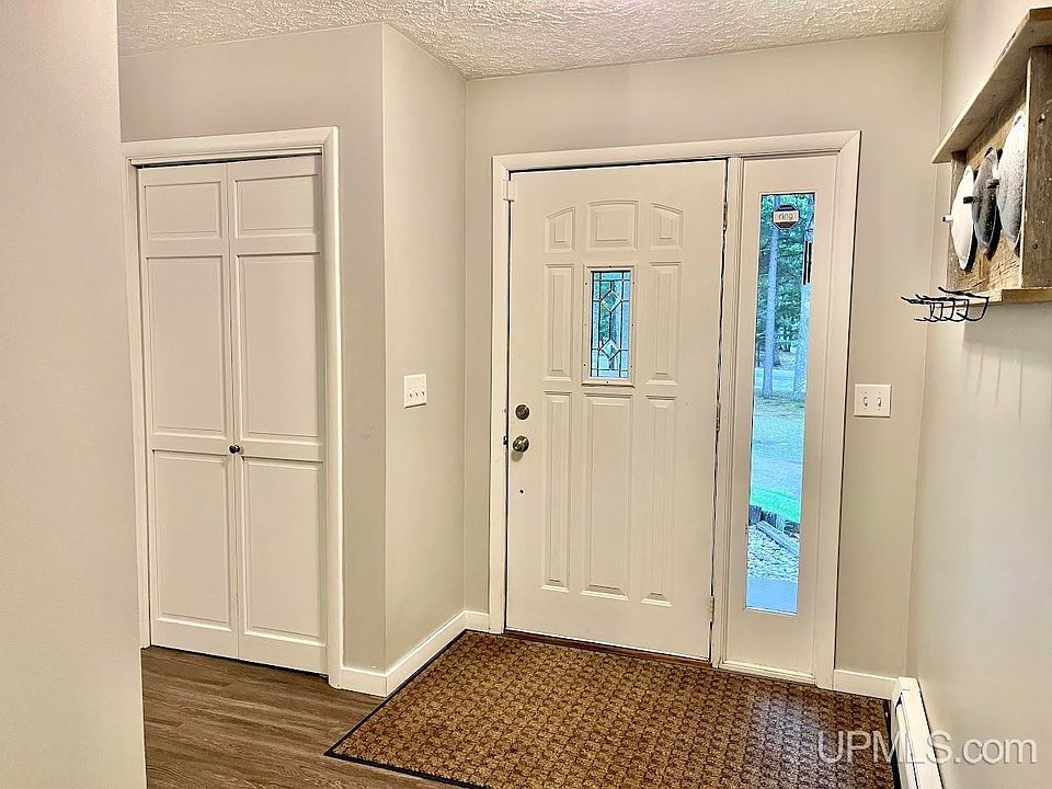 9090 Minnewasca Q Dr, Gladstone, MI 49837 Zillow