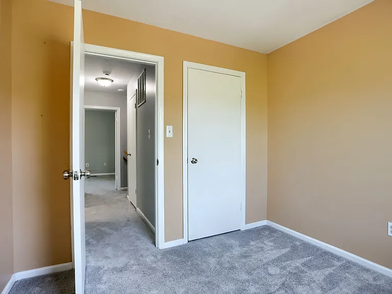 618 Milford Ct — Photo 8