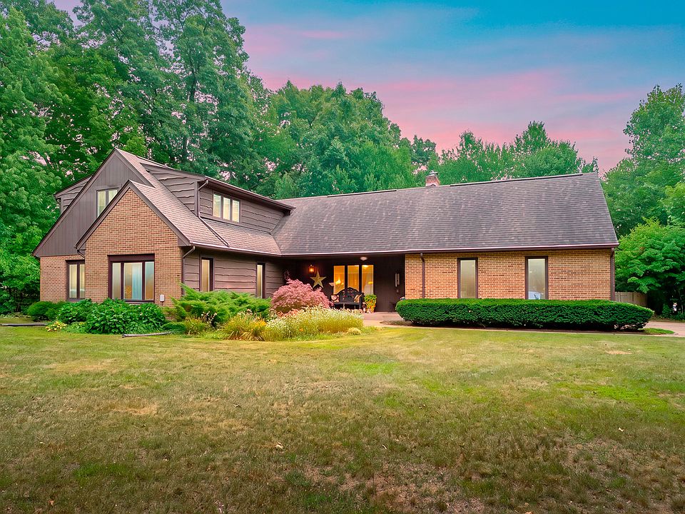 1st image of 2329 Hickory Point Dr N