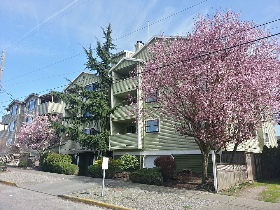 Well Maintained, landscaped building