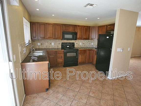 4th image of 4705 N 84th Dr