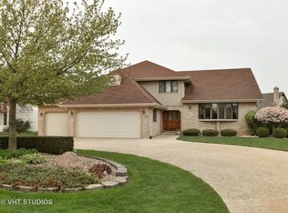 8320 Chaucer Dr, Willow Springs, IL 60480