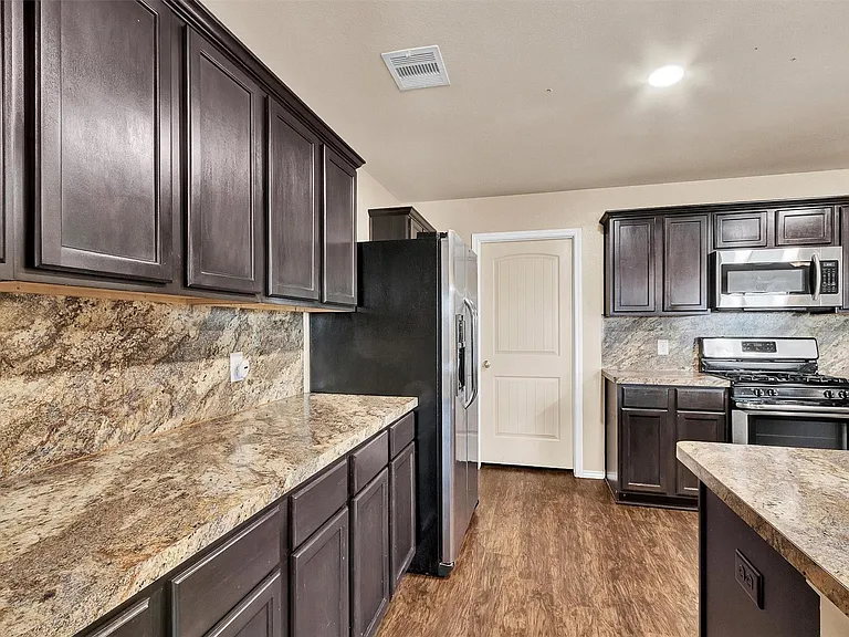 2119 Treasure Mountain Dr — Photo 8