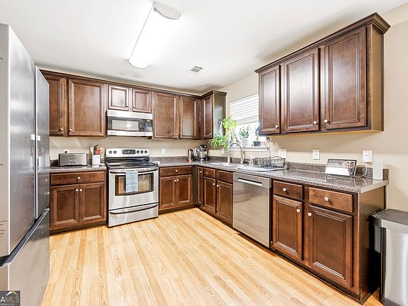 4th image of 214 Haywood Dr