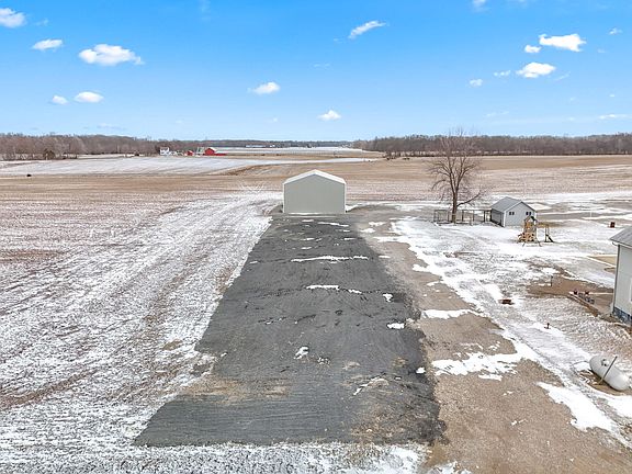 2nd image of 13091 Birdlake Rd