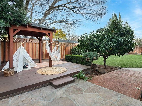 4th image of 495 La Canada Ct