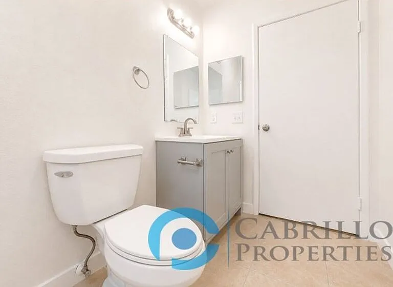 925 Martin Dr #2 — Photo 12