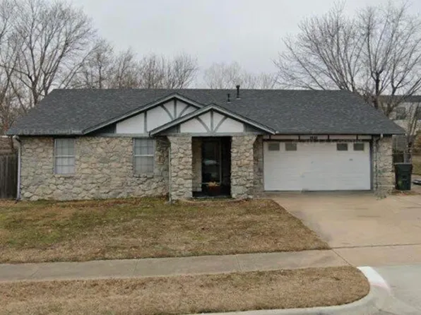 1406 N Cedar St, Owasso, OK 74055
