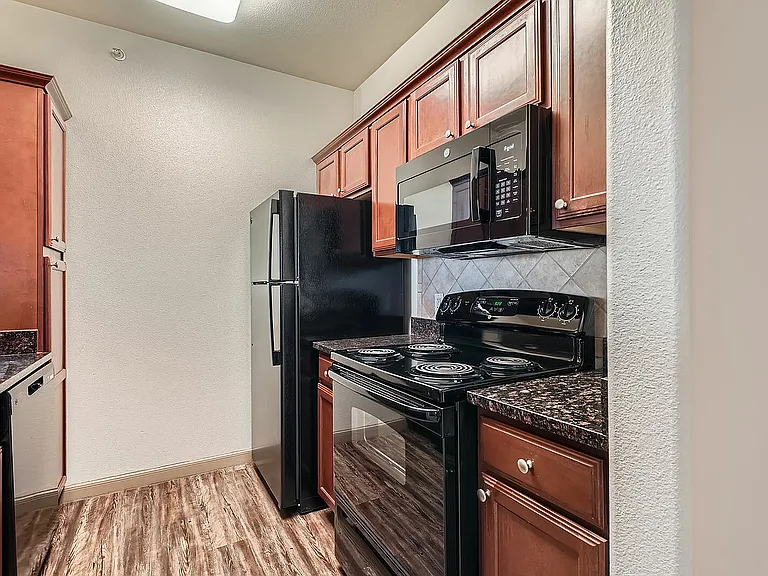 Eaglebrook Apartments Kitchen 02