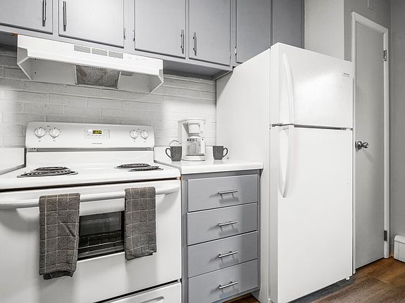 5th image of 542 Williamsburg Ct #203