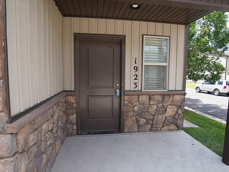 1923 N 300 W — Photo 3