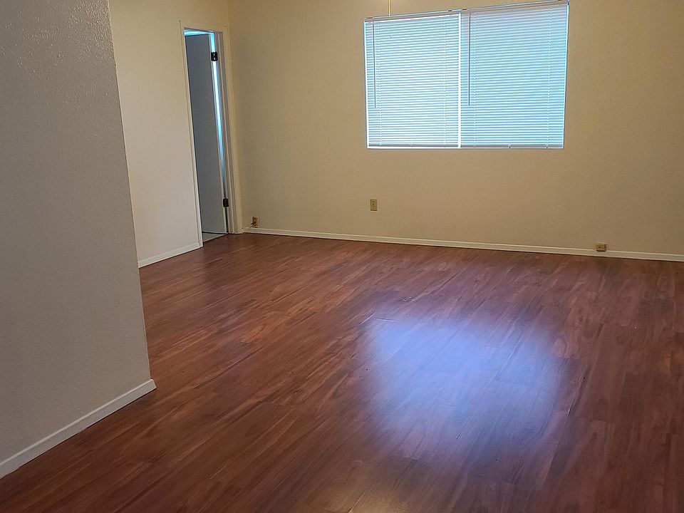 2nd image of 1735 Cricket Hollow Dr