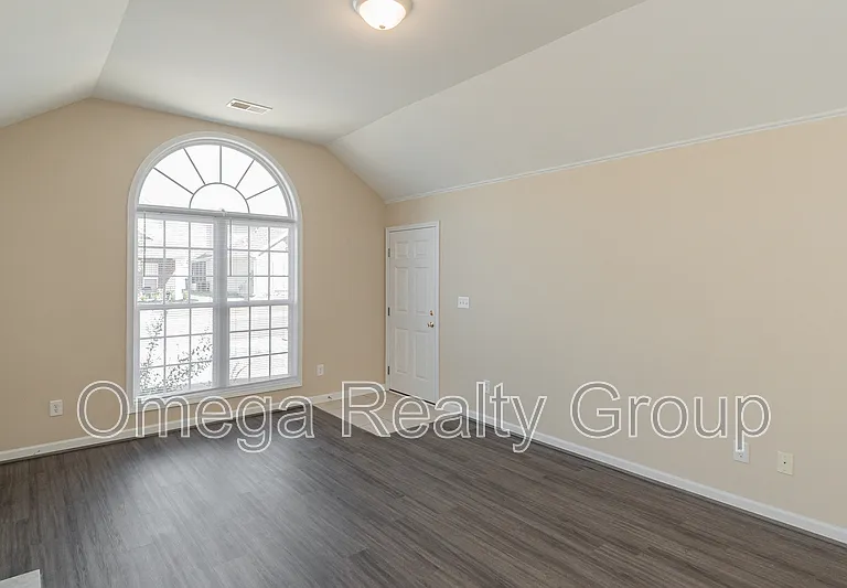 2170 Village Ln — Photo 10