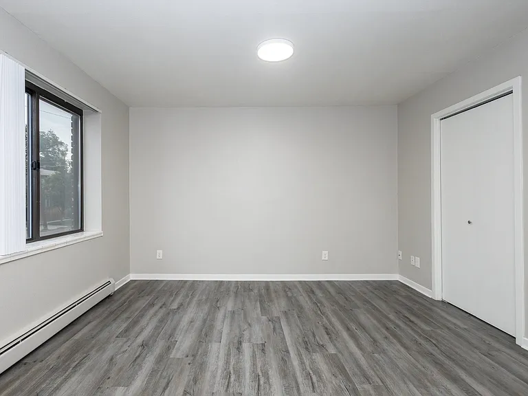 Crown Apartments — Photo 31