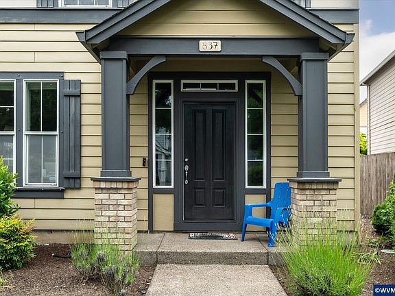 2nd image of 837 SE Bayshore Cir
