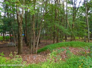 553 Sioux Dr, East Stroudsburg, PA 18302