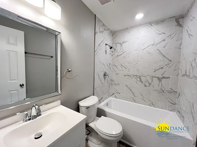 795 Bay St — Photo 16